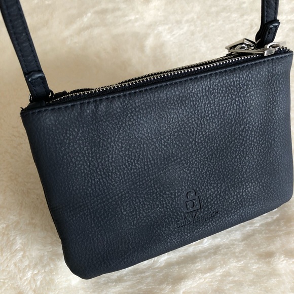 RFID blocking Navy Blue Crossbody - Picture 5 of 6